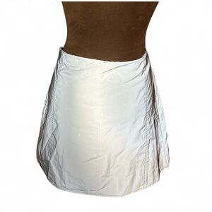Elegant White Reflective DKNY Women’s Skirt M